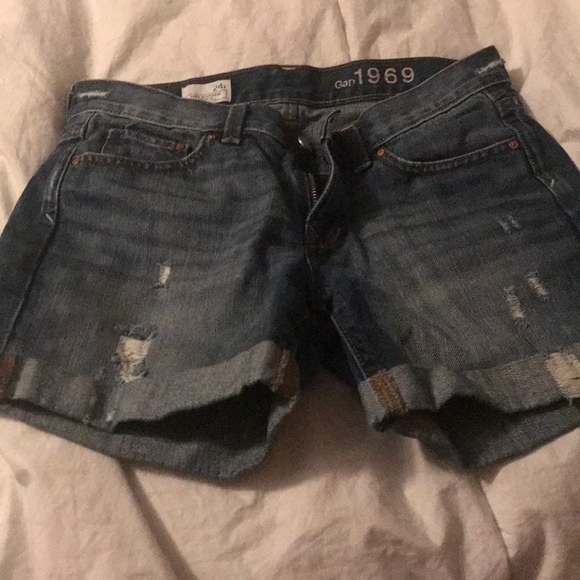 Jean gap shorts mid thigh - Picture 2 of 5